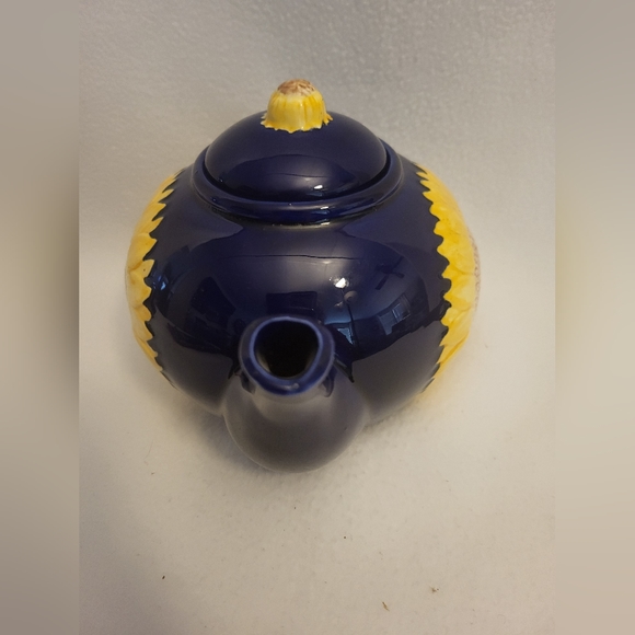 Teapot - Picture 4 of 11